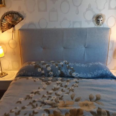 Chambre Lit Double Dans Pavillon , Chez Lilyanne Tonnay-Charente Esterno foto