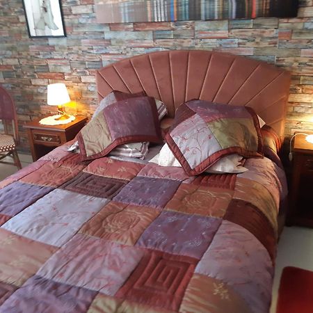 Chambre Lit Double Dans Pavillon , Chez Lilyanne Tonnay-Charente Esterno foto