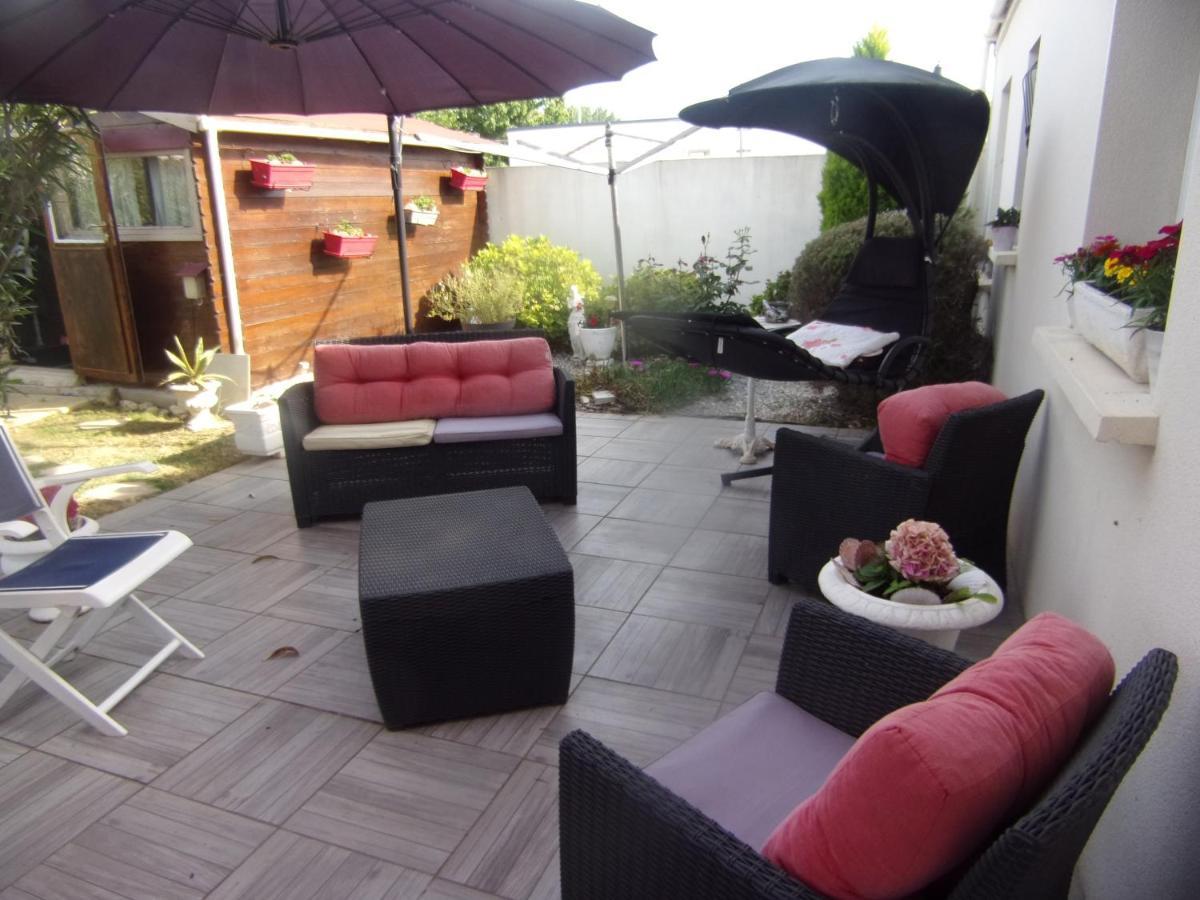 Chambre Lit Double Dans Pavillon , Chez Lilyanne Tonnay-Charente Esterno foto