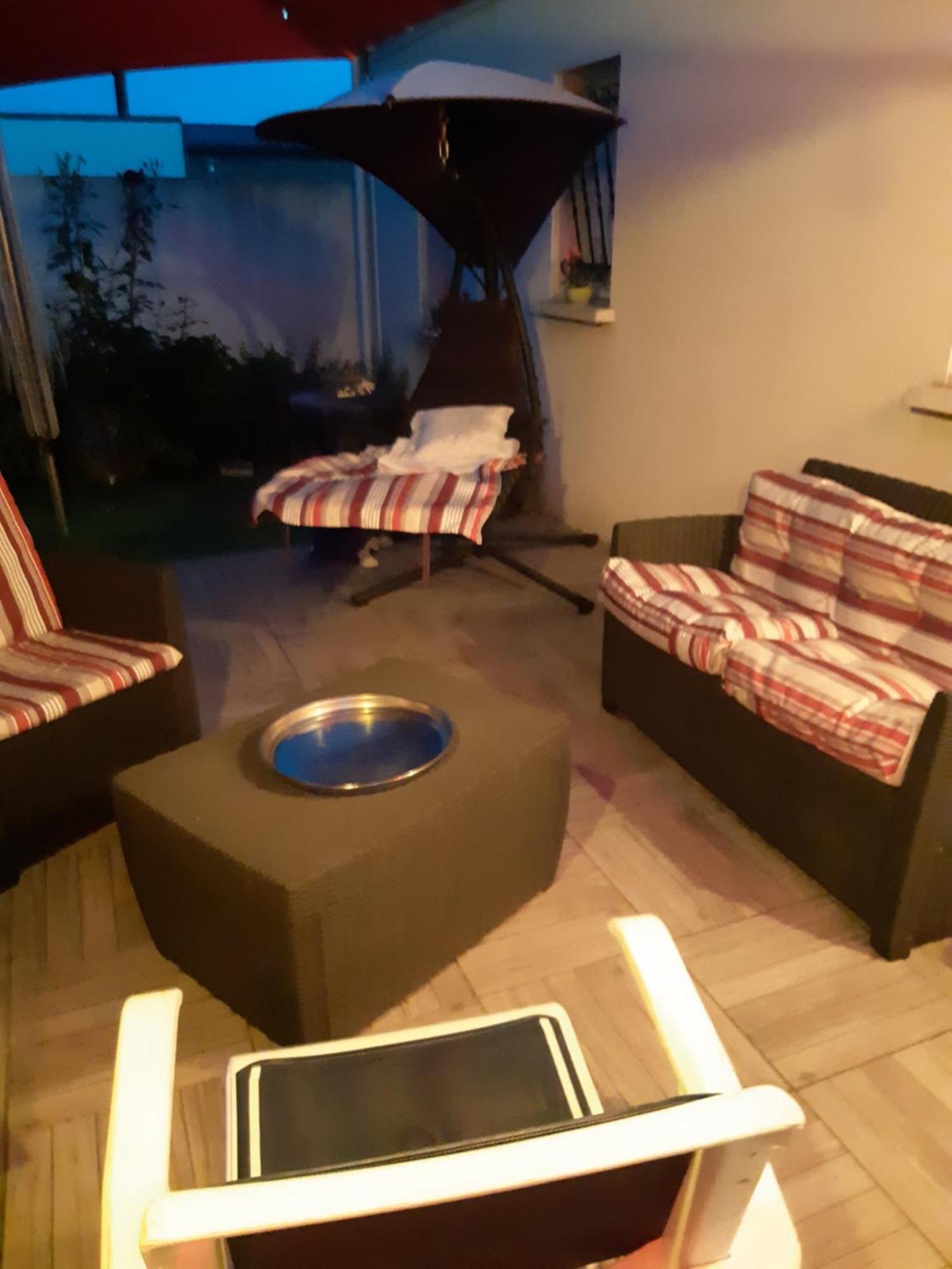 Chambre Lit Double Dans Pavillon , Chez Lilyanne Tonnay-Charente Esterno foto